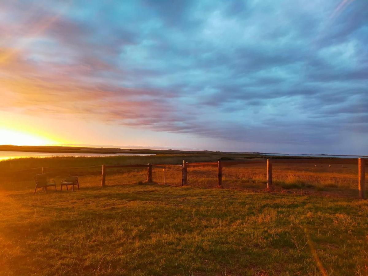 Coorong Island Retreat - Farm Stay At Pet Friendly Property Meningie Esterno foto