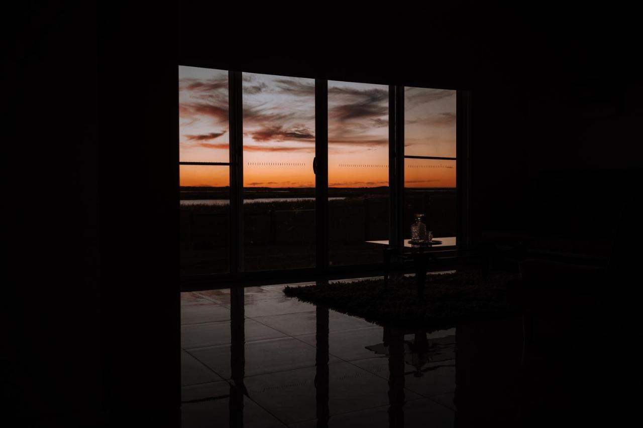 Coorong Island Retreat - Farm Stay At Pet Friendly Property Meningie Esterno foto