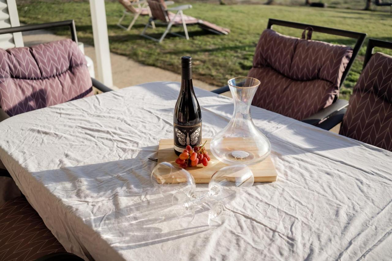 Coorong Island Retreat - Farm Stay At Pet Friendly Property Meningie Esterno foto